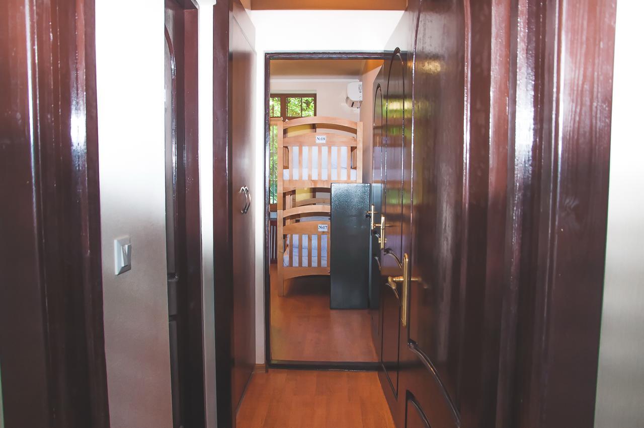 Globus Hostel Kiev Ngoại thất bức ảnh